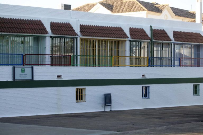 Cierran una guardería en Cartaya tras el positivo de una monitora