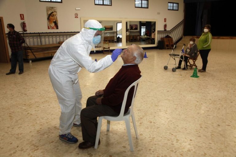 Detectan un solo positivo en los test masivos realizados en El Granado