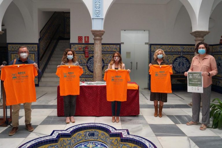 Ayamonte tiñe de naranja el mes de octubre con motivo de la VII Marcha contra el Cáncer
