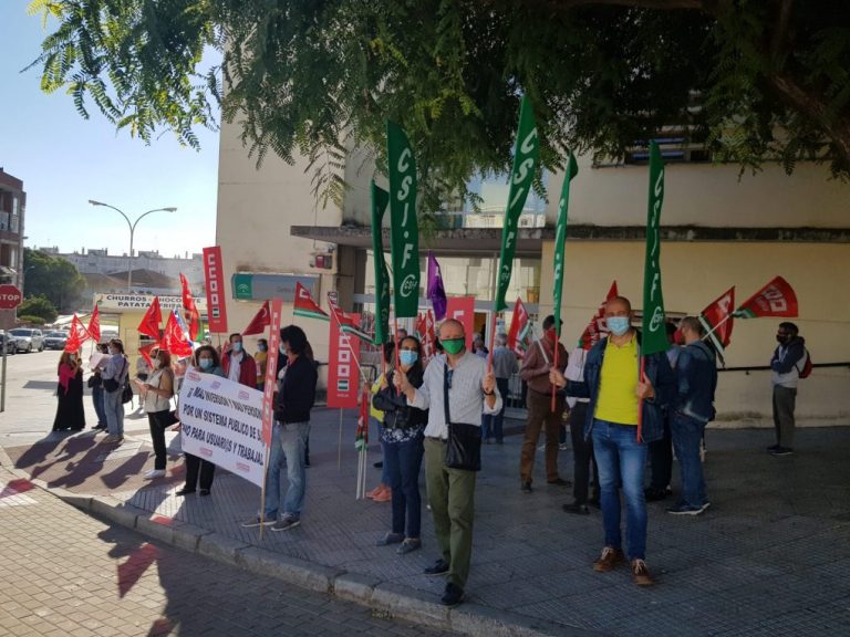 Concentración para reclamar más personal y recursos en la sanidad pública ante el “colapso” de la Atención Primaria