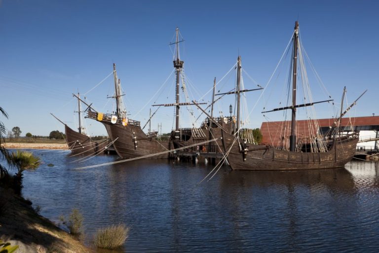 La Covid-19 obliga a suspender las actividades en el Muelle de las Carabelas por el 12 de octubre