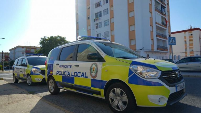 Ayamonte: la Policía visita aleatoriamente las casas de quienes tienen que estar en cuarentena para controlar su cumplimiento