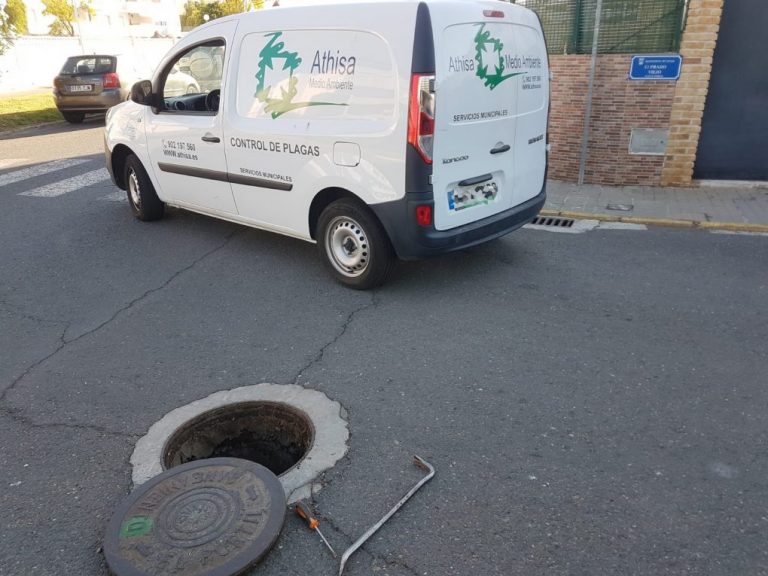 Cartaya desratiza su red de alcantarillado público