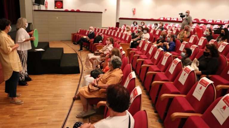 Cartaya inicia un proyecto de participación ciudadana basado en el croché y la sororidad