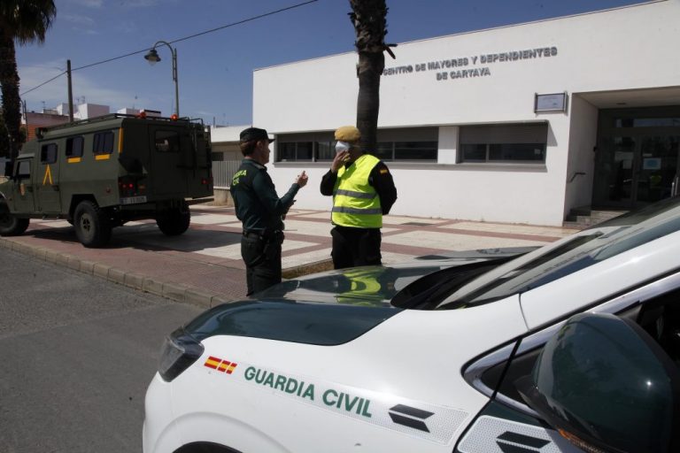 Personal y usuarios del Centro de Mayores de Cartaya se someterán a PCR tras el positivo de una auxiliar