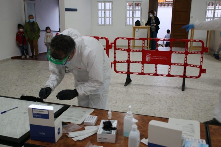 Dan negativo los 70 test realizados en el colegio de San Silvestre de Guzmán