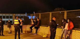 Lepe: denuncian a 9 jóvenes tras ser sorprendidos haciendo un botellón dentro de un colegio