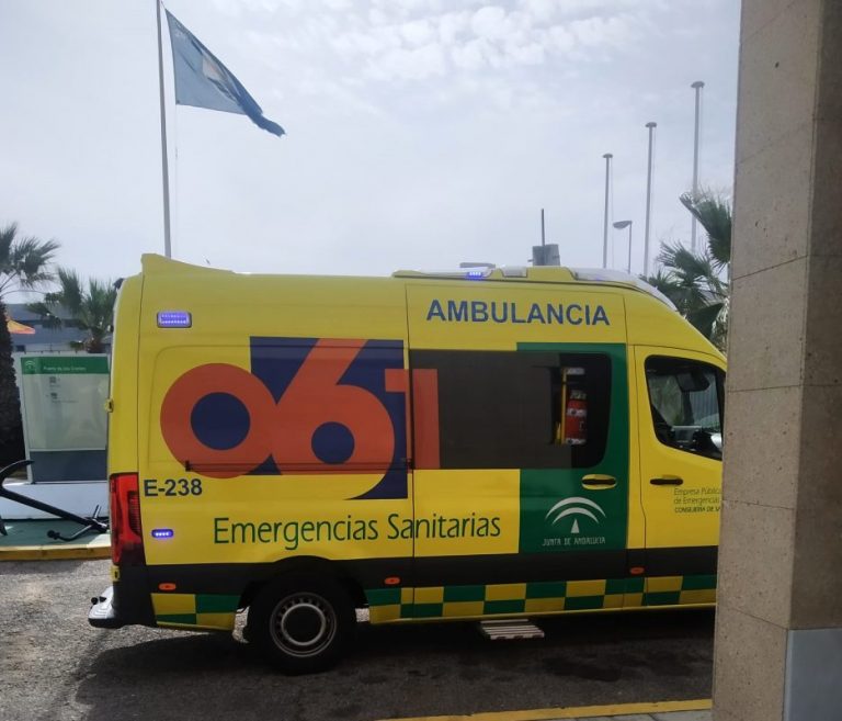 Evacúan al Infanta Elena a un marinero desde un pesquero con base en Ayamonte por un fuerte dolor en el pecho