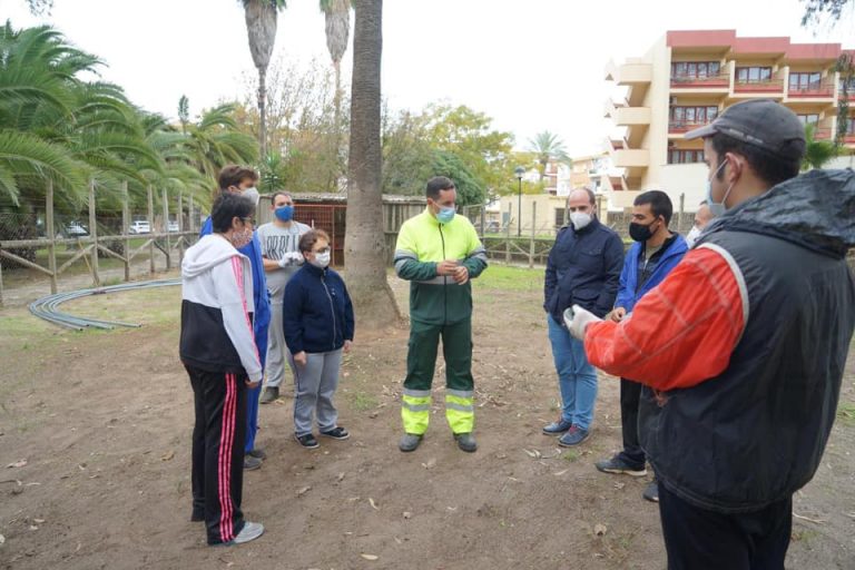 Ayamonte cede el Prudencio Navarro para que menores con discapacidad instalen un vivero de plantas