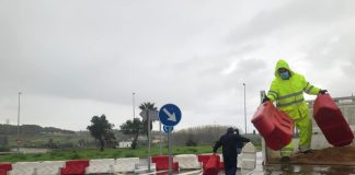 Ayamonte corta al tráfico dos entradas al municipio para controlar los accesos