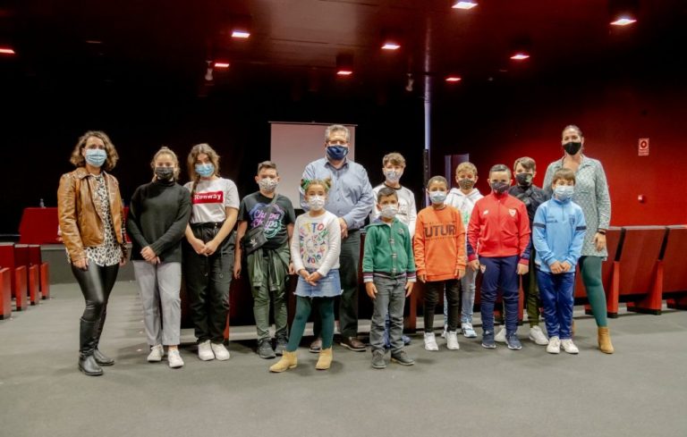 Isla Cristina acoge un pleno infantil con motivo de la Semana de la Infancia
