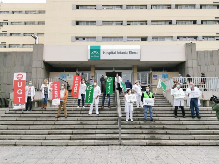 Protesta para pedir la derogación efectiva de la orden que “aniquila derechos” a los profesionales sanitarios