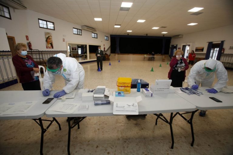 Huelva (61), Gibraleón (30) y Lepe (29), pueblos más afectados por los 242 casos de este viernes