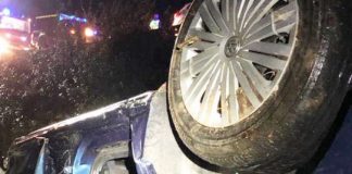 Un coche queda bocabajo en medio de la A-49, a su paso por Cartaya, a las cinco de la madrugada