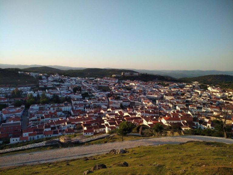 Alarma en Aracena por un brote en el centro de mayores que afecta a 30 personas