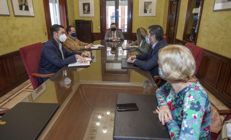 El Ayuntamiento de Huelva sienta las bases para nuevas medidas de apoyo al sector hostelero