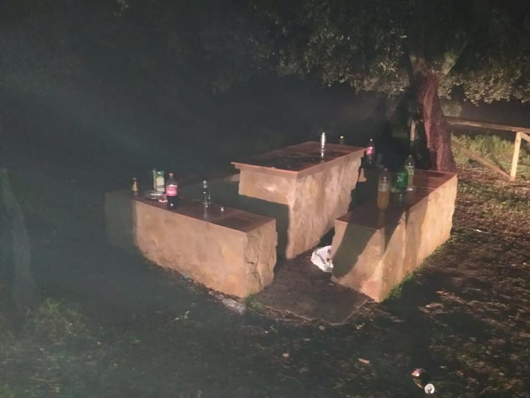 Estampida de jóvenes por un monte de Aracena al ser pillados en un botellón por la policía