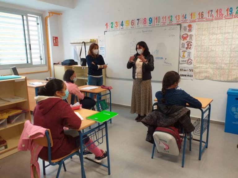 Educación reparte más de 3.300 ordenadores portátiles en 58 centros de la provincia
