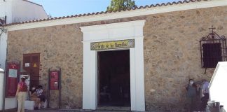 La pandemia obliga a cerrar en Aracena la Gruta de las Maravillas, el Castillo y el Museo del Jamón