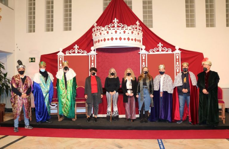 Cartaya corona a sus Reyes Magos y les encomienda “repartir magia e ilusión”