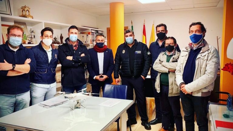 La Policía Local isleña cuenta con la primera unidad de drones para rescate de Andalucía