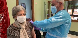 Se retoma la vacunación en residencias de la capital y se proseguirá por el Condado