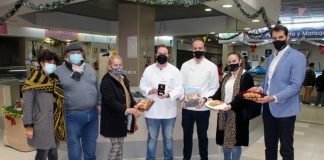 Cartaya dinamiza su mercado de abastos con un show Cooking del chef Ángel Rivas