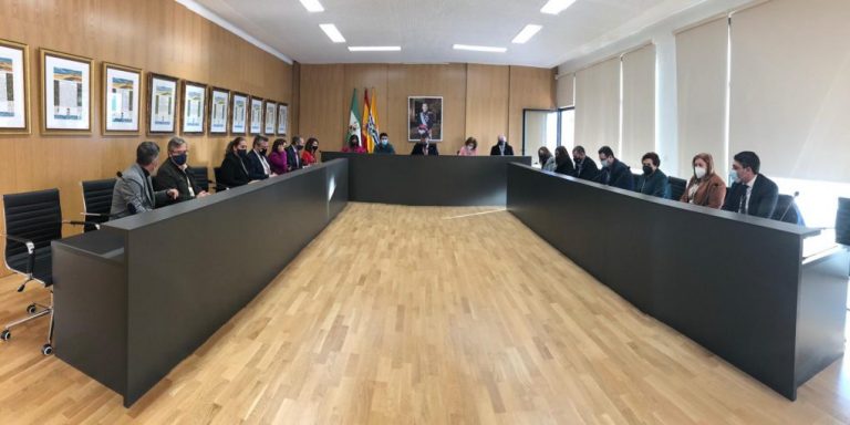 Isla Cristina inaugura su nuevo Ayuntamiento celebrando el último pleno del año