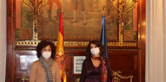 La presidenta de la Diputación de Huelva y la ministra de Hacienda buscan fórmulas para ayuntamientos con dificultades financieras