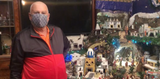 Marinero jubilado cartayero dedica las horas de confinamiento a hacer un gran Belén artesanal belenista cartaya