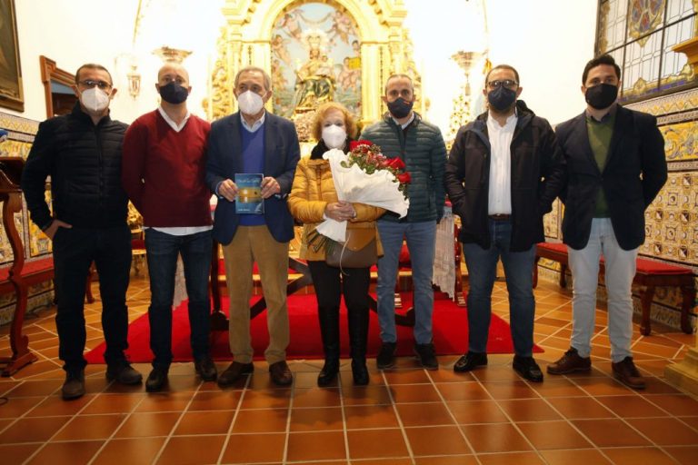 Emilio Palacios presenta en Cartaya un libro con 100 poemas escritos durante «toda una vida»