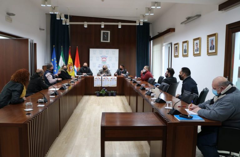 Ayuntamiento y hosteleros abordan en Cartaya una rebaja de la tasa de veladores por el covid