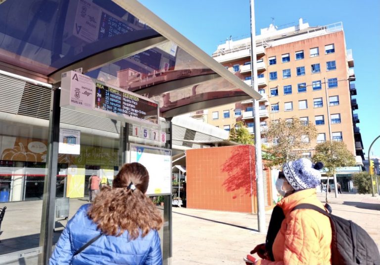 Huelva instala pantallas en las paradas de Emtusa para avisar del tiempo de espera de los autobuses