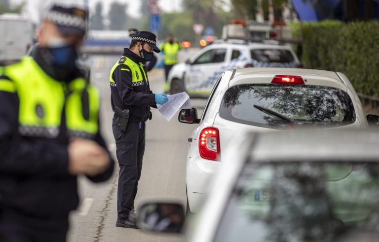 Huelva controla el movimiento de personas en la salida hacia Punta Umbría