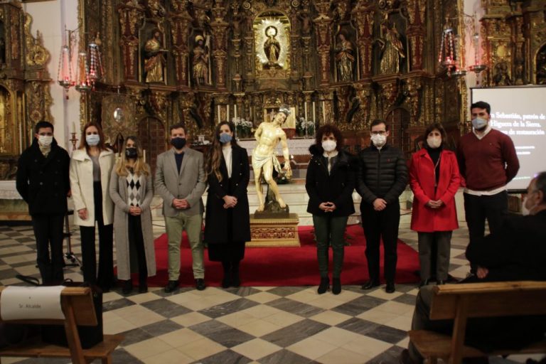Mª Eugenia Limón asiste en Higuera a la presentación de la imagen restaurada de San Sebastián