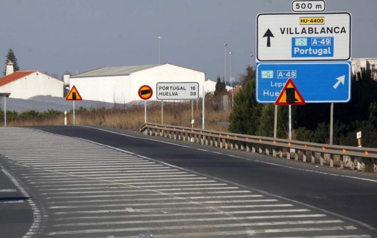 El Pleno de Villablanca aprueba una moción del PSOE para pedir el arreglo de la carretera hacia Lepe