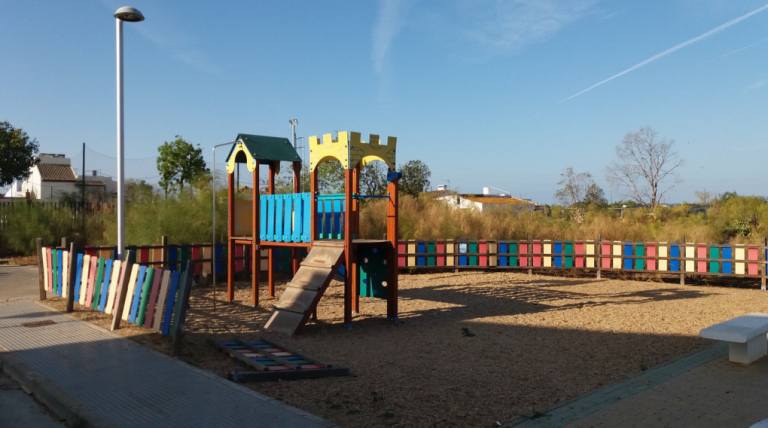 Ayamonte proyecta mejoras en los parques infantiles de Canela y Punta del Moral
