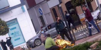 Ayamonte felicita a los jóvenes que rescataron al conductor atrapado en su coche bajo el agua