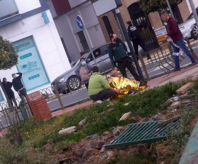 Ayamonte felicita a los jóvenes que rescataron al conductor atrapado en su coche bajo el agua