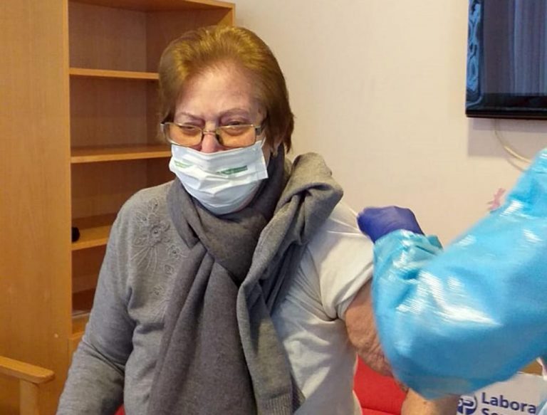 Concluye con éxito la vacunación en la residencia Virgen del Carmen de Isla Cristina