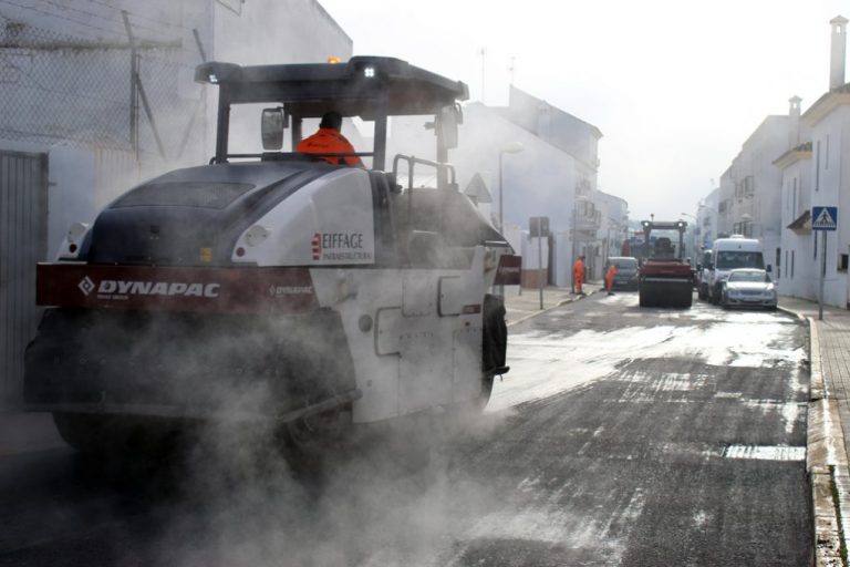 Cartaya inicia labores de reasfaltado de calles en sus tres núcleos urbanos