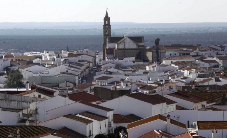 Diputación invierte 500.000 euros en la eficiencia del alumbrado de Villablanca y Castillejos