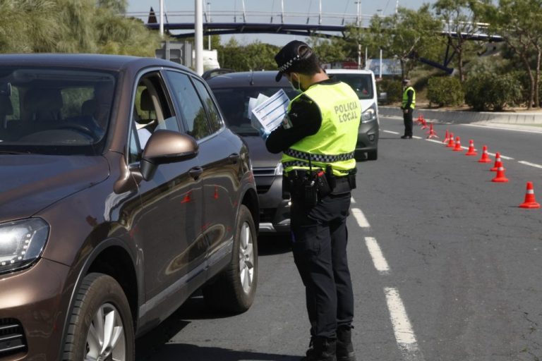 La Policía controla los accesos a Punta Umbría para vigilar el cierre perimetral del municipio