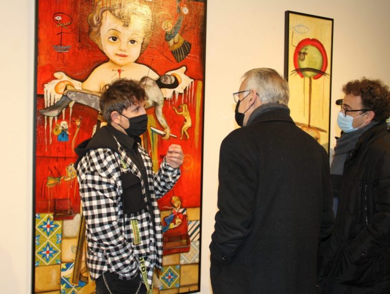 Rafa Pinto expone en la Sala de la Provincia de Huelva su imaginativa galería de personajes ‘La Little people’