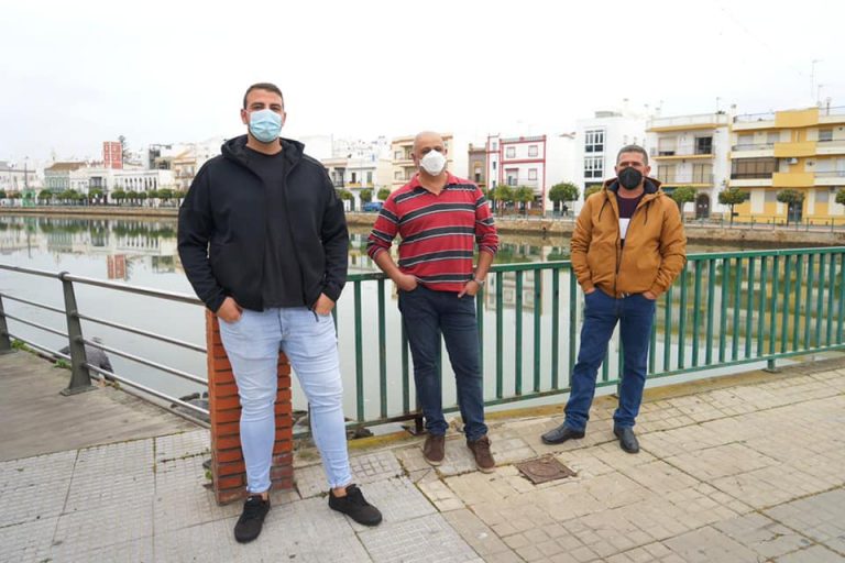 Ayamonte rinde homenaje a los tres rescatadores del Estanque de La Ribera