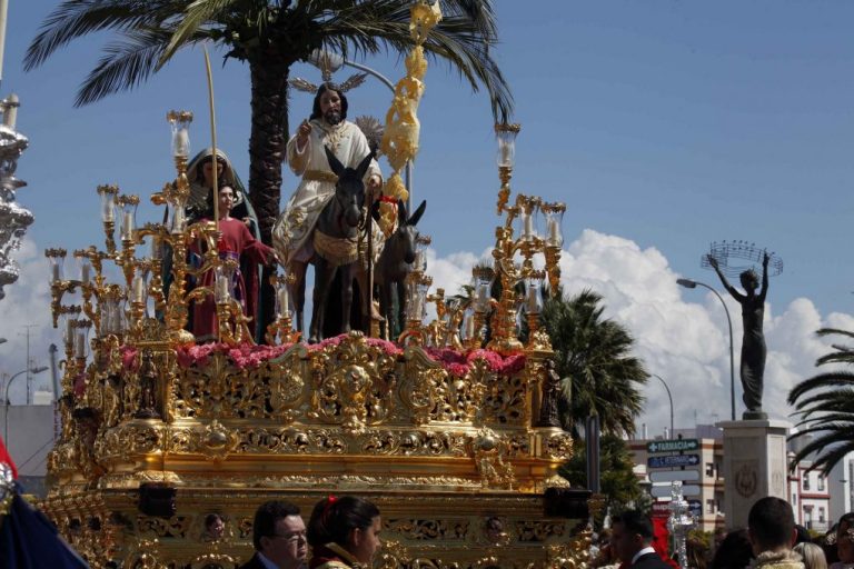 El Ayuntamiento  de Ayamonte apoya con 12.000 euros a la Semana Santa local
