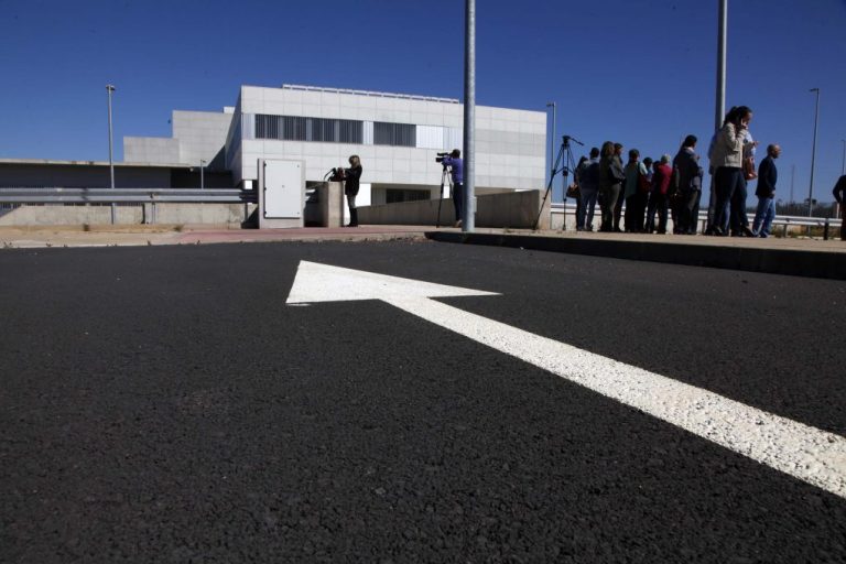 CCOO rechaza la decisión de la Junta de «devaluar» el Chare de la Costa de hospital a centro de especialidades