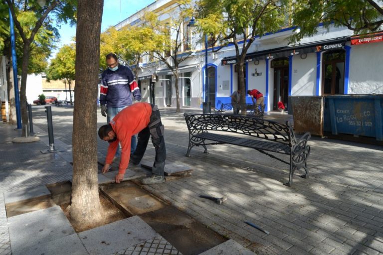 Ayamonte mejora y rehabilita las plazas de La Lota y Juan ramón Jiménez