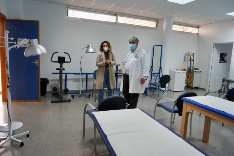 Ayamonte cede un espacio municipal para evitar la supresión del servicio de Rehabilitación y Fisioterapia del SAS
