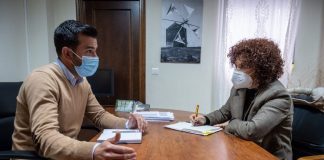 La presidenta de la Diputación explica en el Andévalo el funcionamiento de la oficina para el reto demográfico